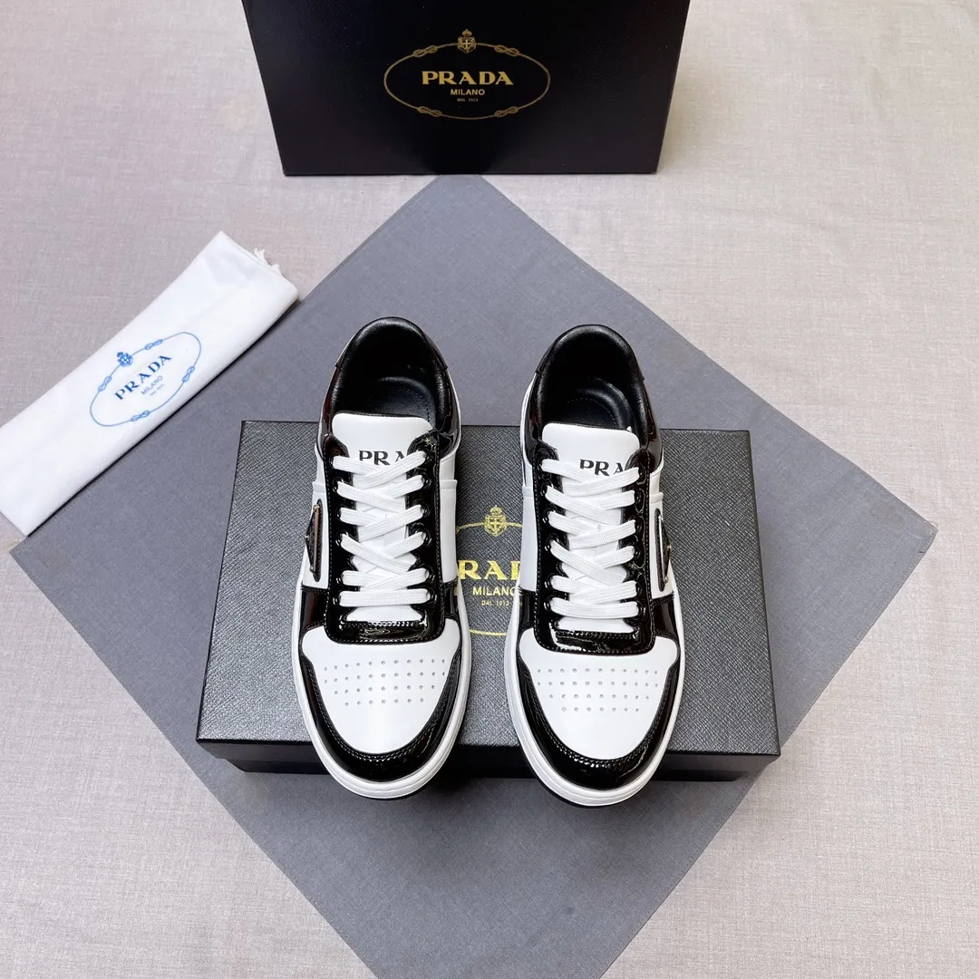P380 Prada Prada's new men's leather sneakers, the highest version on the market, any comparison is welcome🆚! The original leather has excellent texture and is super high-end! Fetal sheep net lining imported from Italy, removable pad! Luxurious materials and fine workmanship, highly recommended! Code number 38-45 No. 058